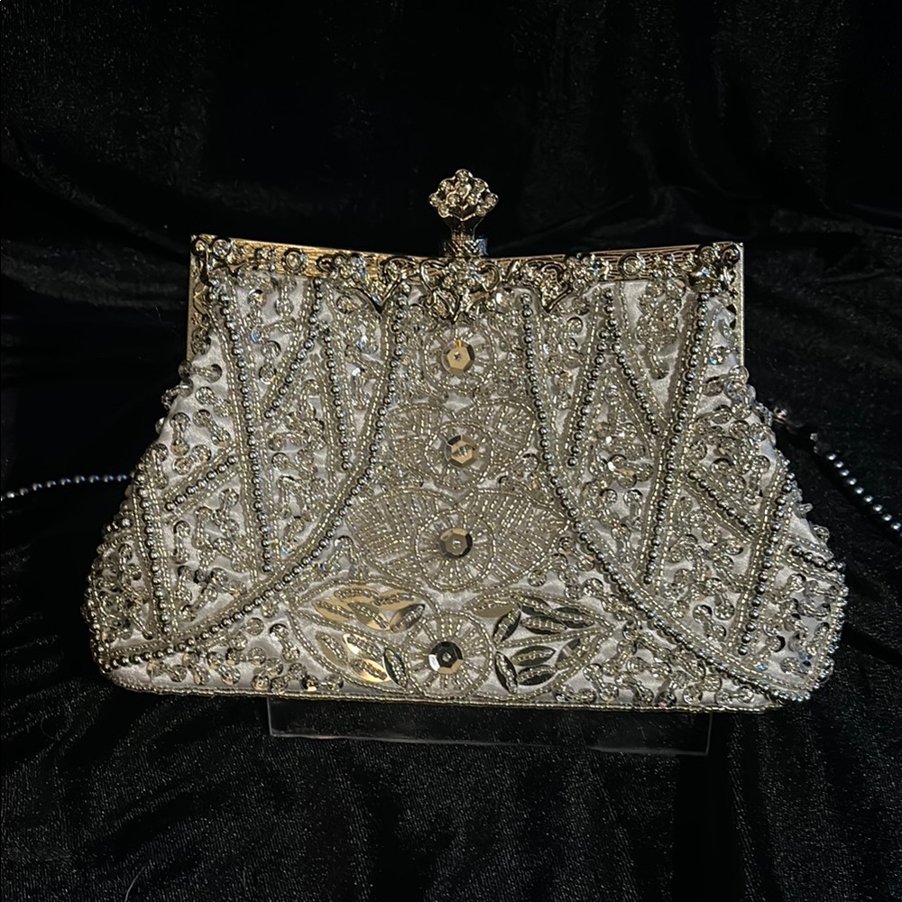 Elegant Silver Beaded Clutch with Chain Strap